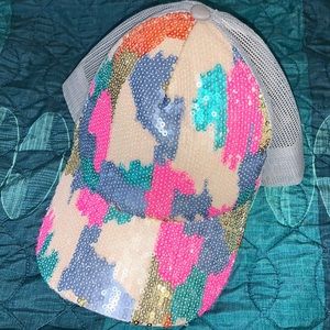 Trucker style hat with sequins